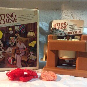 Vintage 1975 Mattel Circular “The Knitting Machine”
